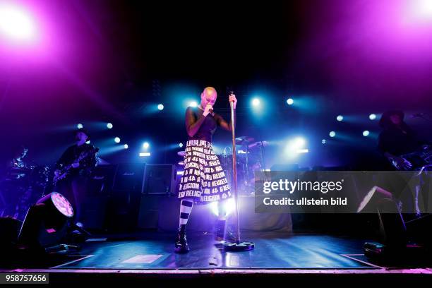 Skunk Anansie "Anarchytecture"-Tour Skunk Anansie besteht aus: Deborah Anne Dyer alias Skin , Martin Ivor Kent alias Ace , Mark Richardson und...