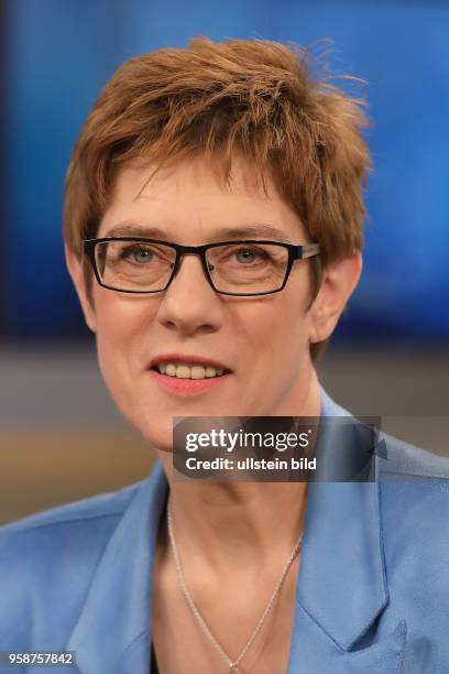 Annegret Kramp-Karrenbauer in der ARD-Talkshow ANNE WILL am in Berlin Thema der Sendung: Streit um Schäubles Steuermilliarden - Wie bekommen die...