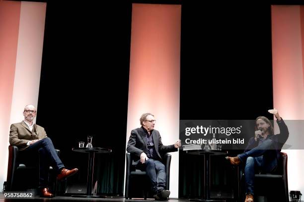 Richard David Precht und Peter Wohlleben diskutieren über fühlende Bäume und denkende Tiere im Rahmen der 17. Lit.Cologne. Mod.: Andreas Lebert am...