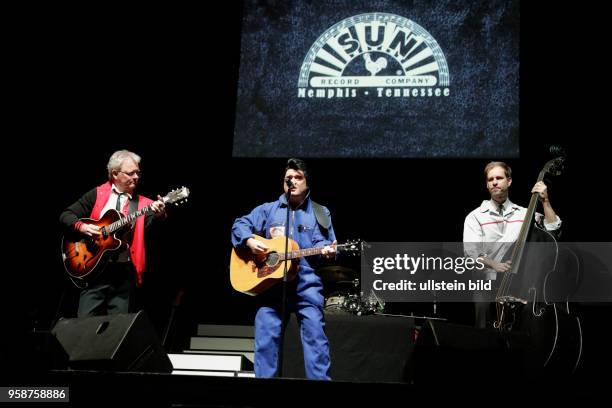Elvis - Das Musical Grahame Patrick alias Elvis wird von dem "The Stamps Quartet" um den Sänger Ed Enoch, die siebenköpfige ?Las Vegas Showband? und...