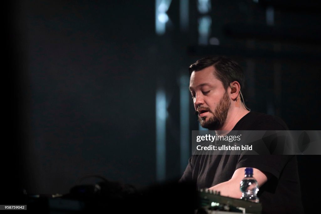 Deutsche Sänger Fritz Kalkbrenner gastiert auf seiner "Grand Départ"-Tour im Palladium Köln