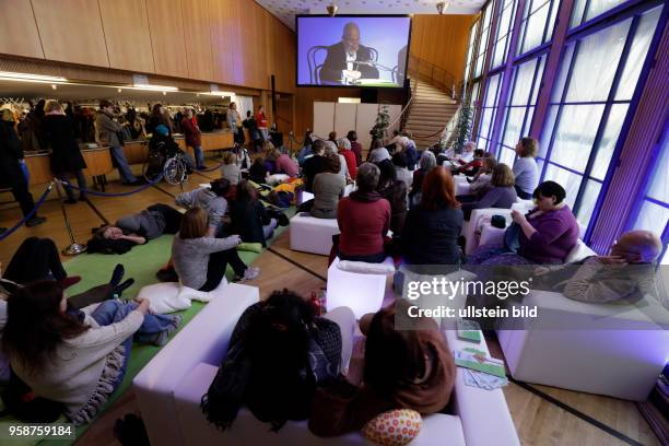 Bücher ? 100 Reisen Der WDR 5 Literaturmarathon 2017 im Rahmen der lit.COLOGNE 2017 Bettina Böttinger, Wilfried Schmickler, Nessi Tausendschön, Frank...