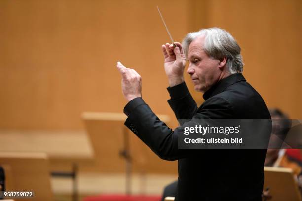 Alja Velkaverh gastiert in Begleitung des Gürzenich-Orchester Köln unter der Leitung des deutschen Dirigenten Markus Stenz am 26. März 2017 in der...