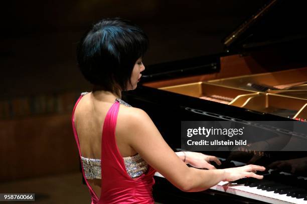 Yuja Wang gastiert mit Werken von Franz Schubert, Johannes Brahms und Frédéric Chopin am 29. März 2017 in der Philharmonie Köln