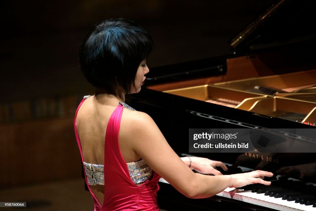 Chinesische Pianistin Yuja Wang gastiert mit Werken von Franz Schubert, Johannes Brahms und Frédéric Chopin in der Philharmonie Köln