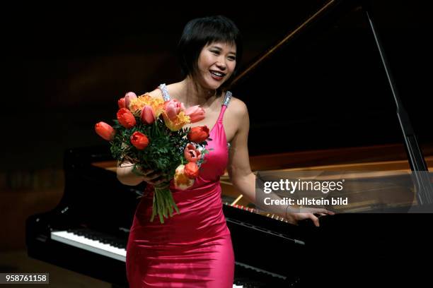 Yuja Wang gastiert mit Werken von Franz Schubert, Johannes Brahms und Frédéric Chopin am 29. März 2017 in der Philharmonie Köln