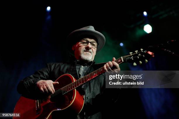 Paul Carrack (Paul Carrack gastiert mit seiner Band, bestehend aus v.l.: James Locke , Andy Staves , Dean Duke , Jack Carrack , Jeremy Meek und Steve...