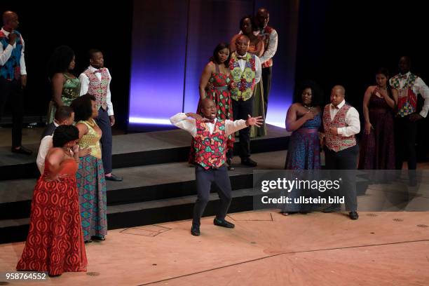 Cape Town Opera Chorus , gastiert mit seiem Programm "African Angels" am 16. April 2017 in der Philharmonie Köln