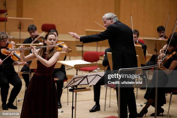 Alja Velkaverh gastiert in Begleitung des Gürzenich-Orchester Köln unter der Leitung des deutschen Dirigenten Markus Stenz am 26. März 2017 in der...