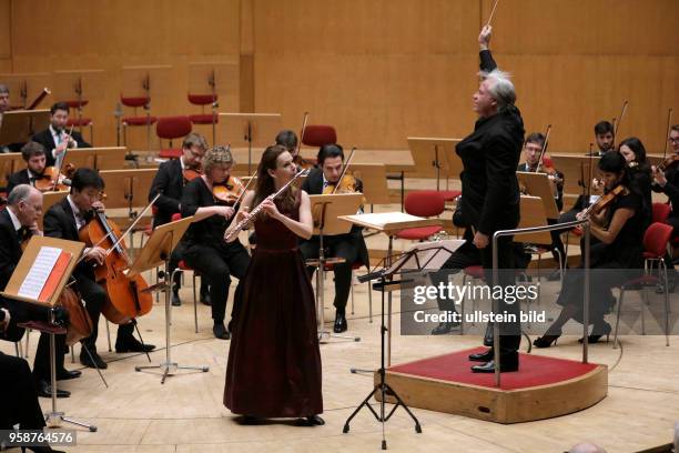 Alja Velkaverh gastiert in Begleitung des Gürzenich-Orchester Köln unter der Leitung des deutschen Dirigenten Markus Stenz am 26. März 2017 in der...