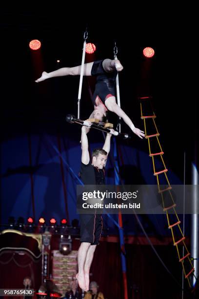 Die kölner Mundartgruppe De Höhner präsentiert in Zusammenarbeit mit dem Circus Roncalli die Höhner Rockin' Roncalli Show "Funambola ? Capriolen des...