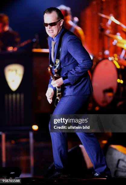 Joe Bonamassa "Blues Of Desperation" Tour Joe Bonamassas Band besteht aus: Carmine Rojas , Tal Bergman , Lenny Castro , Derek Sherinian , Mats Wester...