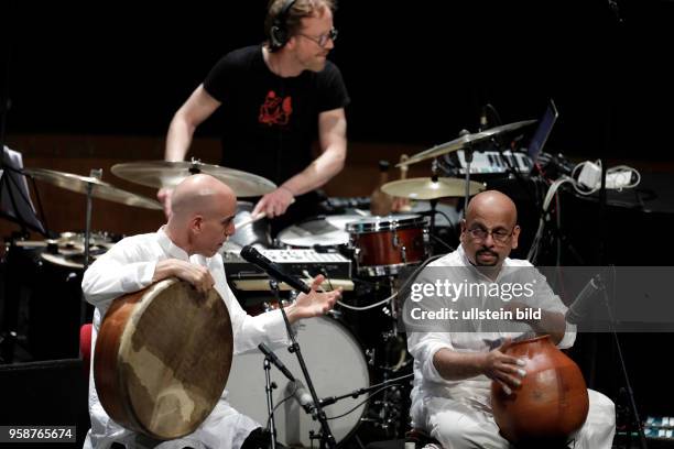 Trommelsprachen ? Languages of Drums mit den Teilnehmern: Zohar Fresco , V Suresh , Misirli Ahmet , Christian Thomé , Mariana Sadovska , Paras Nath ,...