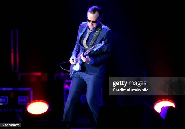 Joe Bonamassa "Blues Of Desperation" Tour Joe Bonamassas Band besteht aus: Carmine Rojas , Tal Bergman , Lenny Castro , Derek Sherinian , Mats Wester...