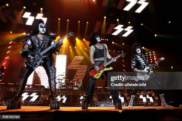 Kiss "Live 2017"-Tour Kiss bestehen aus: Paul Stanley , Gene Simmons , Tommy Thayer und Eric Singer am 12. Mai 2017 in der Westfalenhalle Dortmund