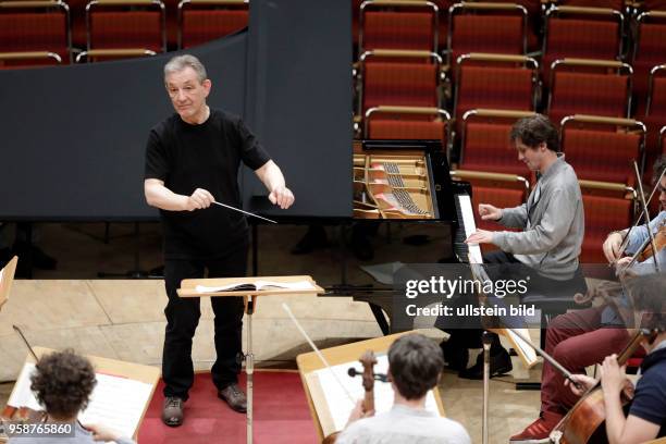 Rafa? Blechacz , Polnischer Pianist) gastiert in Begleitung des Kammerorchester Basel unter der Leitung des englischen Dirigenten Trevor Pinnock am...