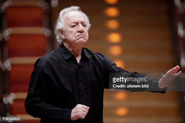 Yuri Chatujewitsch Temirkanow leitet die St. Petersburger Philharmoniker am 16. Mai 2017 in der Philharmonie Köln