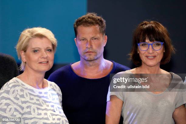 Tilman Valentin ?Til? Schweiger ist Gast bei Sandra Maischbergers Sendung "Ich stelle mich". Das Bild zeigt v.l.: Andrea Spatzek , Til Schweiger und...