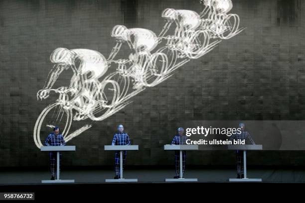 Kraftwerk "Tour de France"-Konzert Kraftwerk besteht aus Ralf Hütter, Fritz Hilpert, Henning Schmitz und Falk Grieffenhagen am 01. Juli 2017 im...