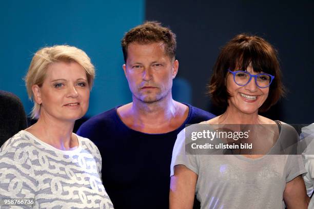 Tilman Valentin ?Til? Schweiger ist Gast bei Sandra Maischbergers Sendung "Ich stelle mich". Das Bild zeigt v.l.: Andrea Spatzek , Til Schweiger und...