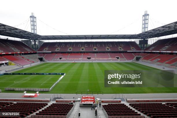 Köln Stadionführung Christoph Hettenkofer führt Besucher durch das Stadion des 1. FC Köln. Eine Führung durch das RheinEnergieSTADION dauert 75 bis...