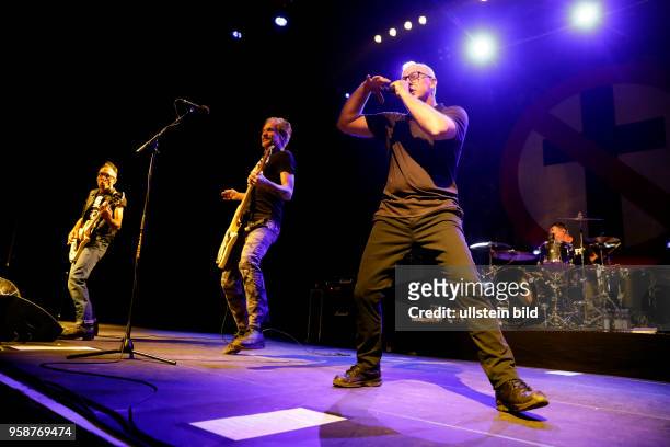 Bad Religion "Thirtyfife Years Live"-Tour Bad Religion besteht aus: Greg Graffin , Brett Gurewitz , Jay Bentley , Mike Dimkich , Brian Baker und...