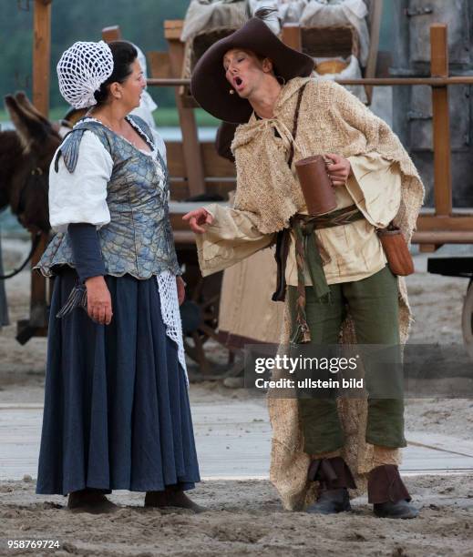 Foto: J. Koehler / bildermeer.com, Tel. 01715320598 Die Schauspieler Karin Hartmann als Fronica und Philipp Richter als Der Kleene spielen in einer...