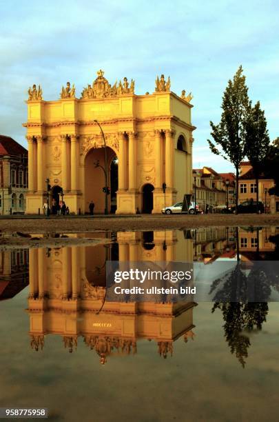 Potsdam Brandenburger Tor Stadt , Bauwerk, Architektur Reise Tourismus , öffentlich