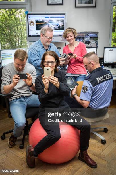 Deutschland Germany Berlin Das Social Media Team der Berliner Polizei.