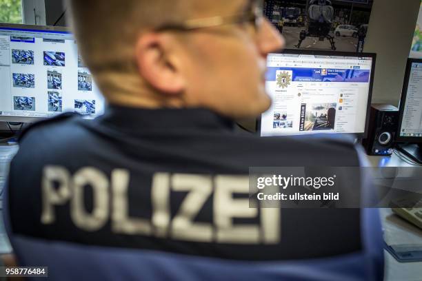 Deutschland Germany Berlin Das Social Media Team der Berliner Polizei.