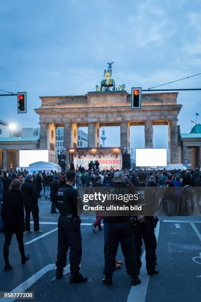 Deutschland Germany Berlin Die Solidaritätsveranstaltung für inhaftierte türkische Journalisten von Amnesty International und Reporter ohne Grenzen...