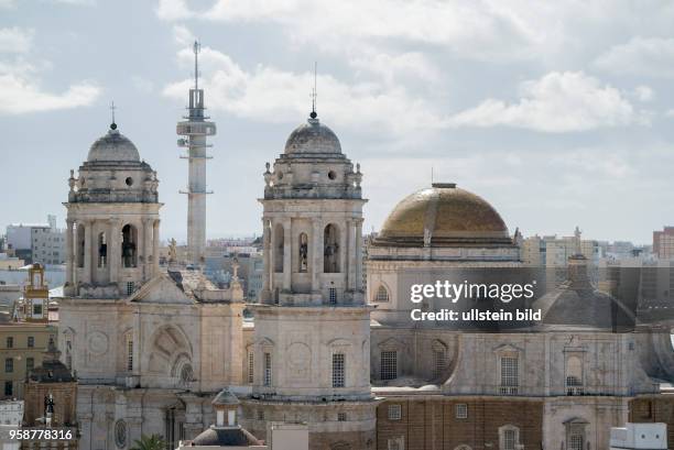 Kathedrale Das Kreuz über dem Meer über der Altstadt von Cadiz