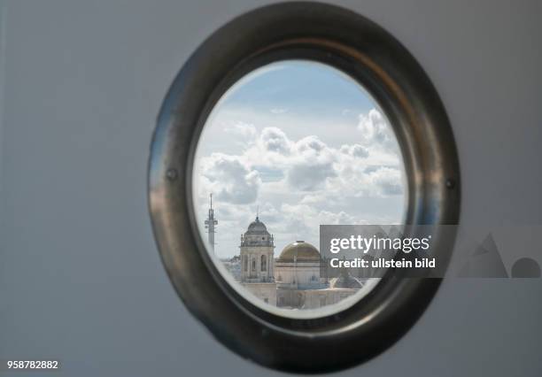 Kathedrale Das Kreuz über dem Meer über der Altstadt von Cadiz