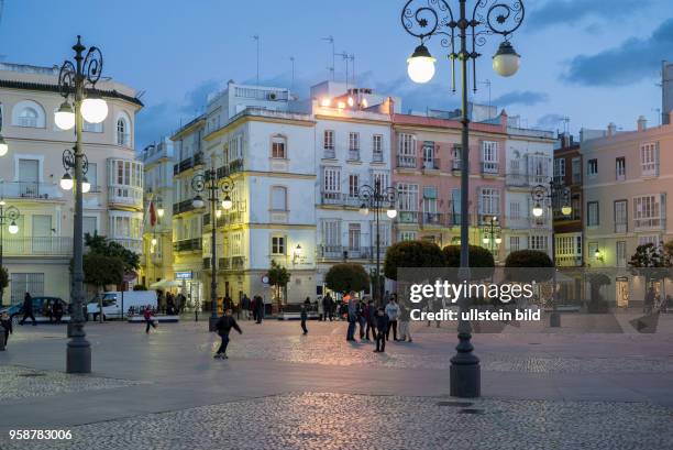 Abendstimmung auf der Plaza de la Catedral in Cadiz