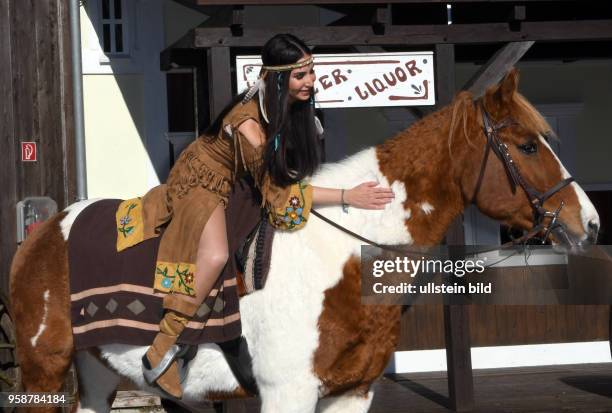 Präsentation der Gaststars_Karl-May-Spiele _Old Surehand Sila Sahin spielt Comanchin Lea-tshina, die Weiße Feder 24. 02.2017 Indian Village,...