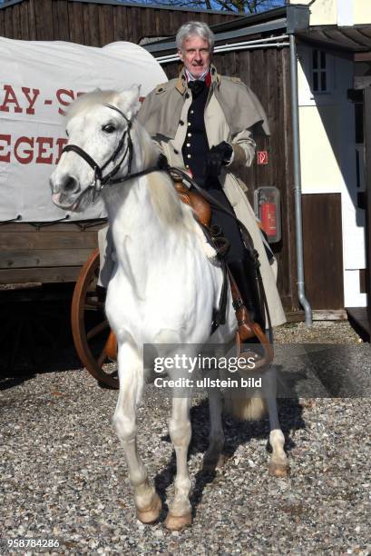 Präsentation der Gaststars_Karl-May-Spiele _Old Surehand Mathieu Carrire spielt den eiskalter General Douglas 24. 02.2017 Indian Village,...