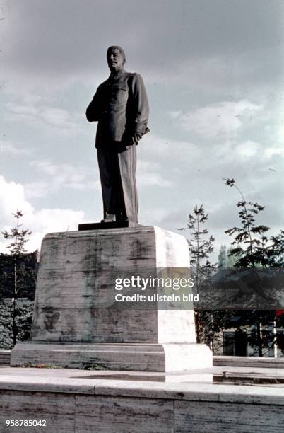 Berlin: Stalin monument at Stalinallee