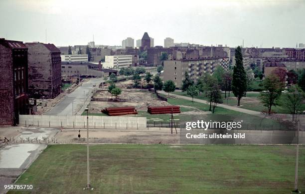 Germany, West-Berlin, East-Berlin Kreuzberg, Berlin wall at Alte Jakobstrasse