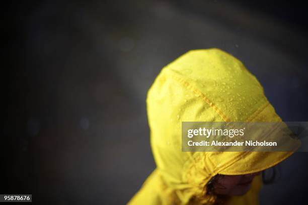 girl wearing raincoat - vêtement de pluie photos et images de collection