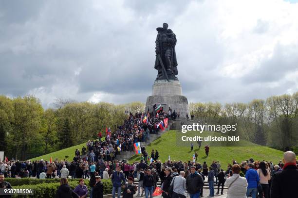 Sowjetisches Ehrenmal Berlin Treptow, Erinnerung an das Kriegsende 1945, in Russland auch Tag der Befreiung
