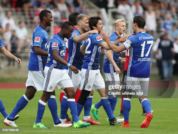 Fussball GER, 1. Bundesliga Saison 2017 2018, Testspiel, SpVgg Erkenschwick - FC Schalke 04 1-9, Jubel Benjamin Stambouli , Luke Hemmerich , Atsuto...