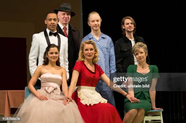 Schauspieler Maria Furtwängler als Rebecca, Ludger Pistor als Mr Chalmers, ihr Ehemann, Anna Stieblich als Gladys, Sarah Alles als Rachel, Jerry...