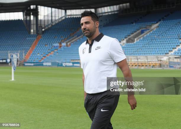 Www.team2sportphoto.de, Fußball, GER, 2.BL, Offizieller Mannschaftsfoto und Portraittermin 2017/2018, VfL Bochum, Bochums neuer Trainer Ismail Atalan