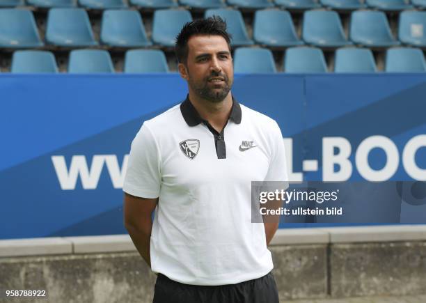 Www.team2sportphoto.de, Fußball, GER, 2.BL, Offizieller Mannschaftsfoto und Portraittermin 2017/2018, VfL Bochum, Bochums neuer Trainer Ismail Atalan