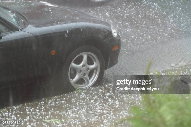 extremer hagel - hagelschauer stock-fotos und bilder