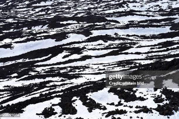 Schnee, Lavagestein, Vulkan, Etna, Sizilien, Italien