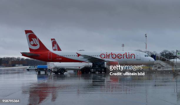 Flugzeug Airberlin, Rollfeld, Regen, Flughafen Tegel, Reinickendorf, Berlin, Deutschland