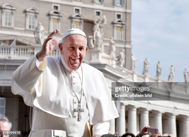 Rom, Vatikan Papst Franziskus I. Bei der woechentlichen Generalaudienz auf dem Petersplatz