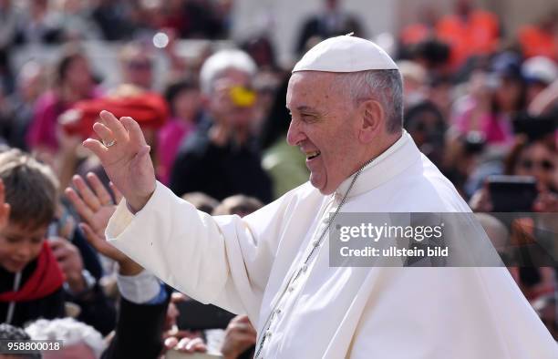 Rom, Vatikan Papst Franziskus I. Bei der woechentlichen Generalaudienz auf dem Petersplatz