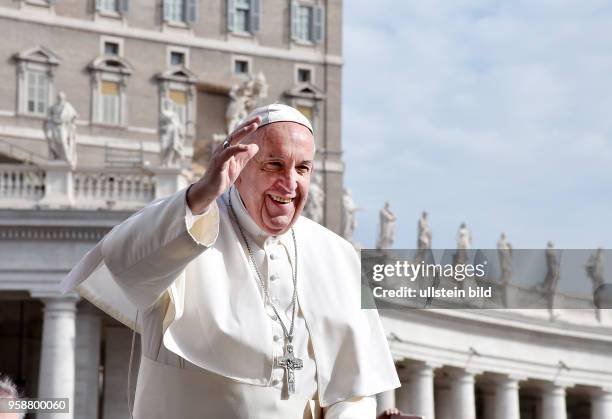 Rom, Vatikan Papst Franziskus I. Bei der woechentlichen Generalaudienz auf dem Petersplatz